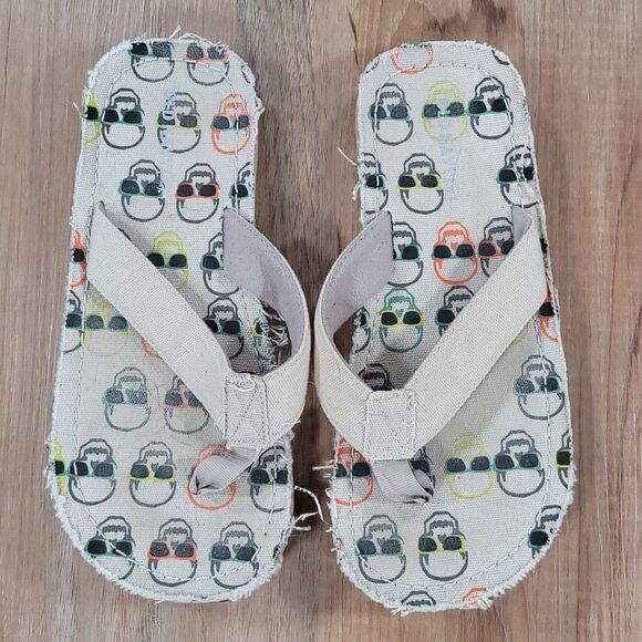 💜Old Navy Tan Canvas Raw Hemline Skull Print Flip Flops Youth Size 6 - Picture 2 of 5